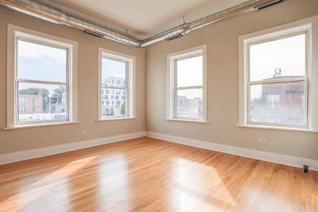 Building Photo - 2712 N Milwaukee Ave