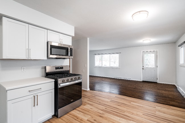 Building Photo - 638 S 66th St