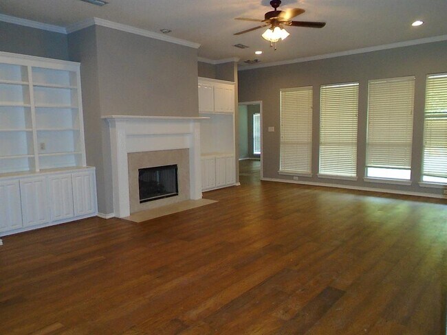 Building Photo - 7120 Axis Ct