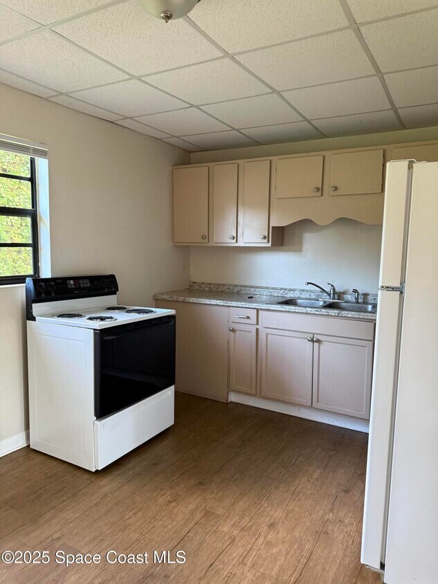 Primary Photo - 120 Laurel Oak St