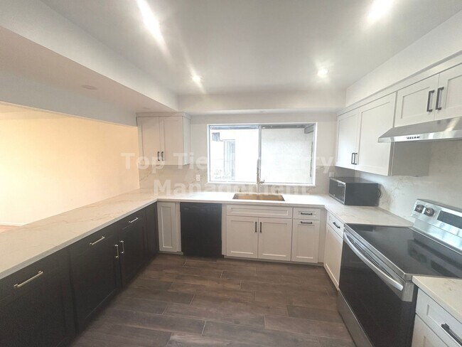 Foto del edificio - ***NEWLY RENOVATED 2 bed, 2 bath Townhouse in Carlsbad / La Costa - Available 06/01***