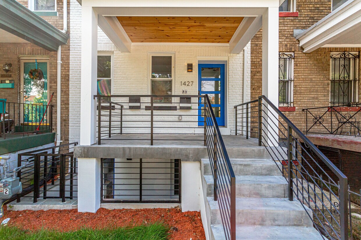 Primary Photo - 1427 W Virginia Ave NE