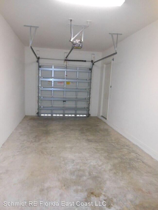 Building Photo - 10280 SW Stephanie Way