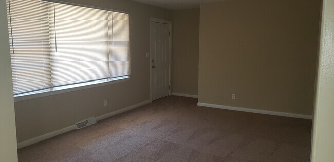 Foto del edificio - 3-Bedroom Home with Modern Touches