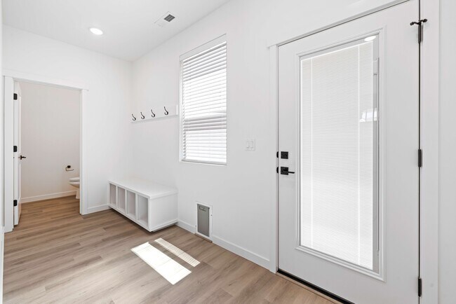 Foto del edificio - 4202 Saylor Ln