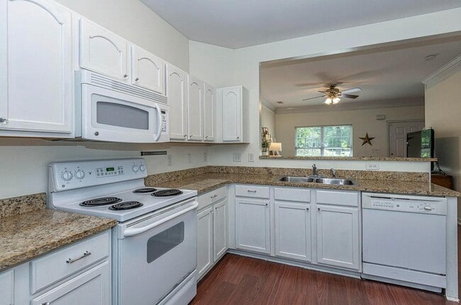 Building Photo - 203 Twin Tree Dr