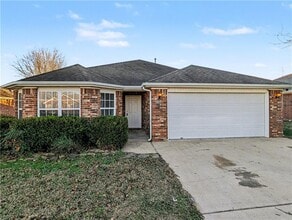 Building Photo - 3803 SW Carriageway Ave