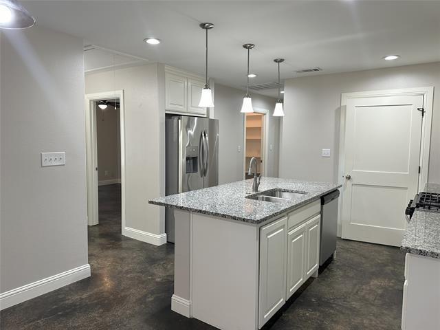 Building Photo - 208 E Walker St