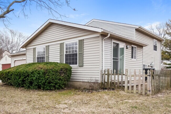 Building Photo - 5575 Freedom Ct