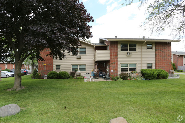 Building Photo - Oak Park Apartment Homes