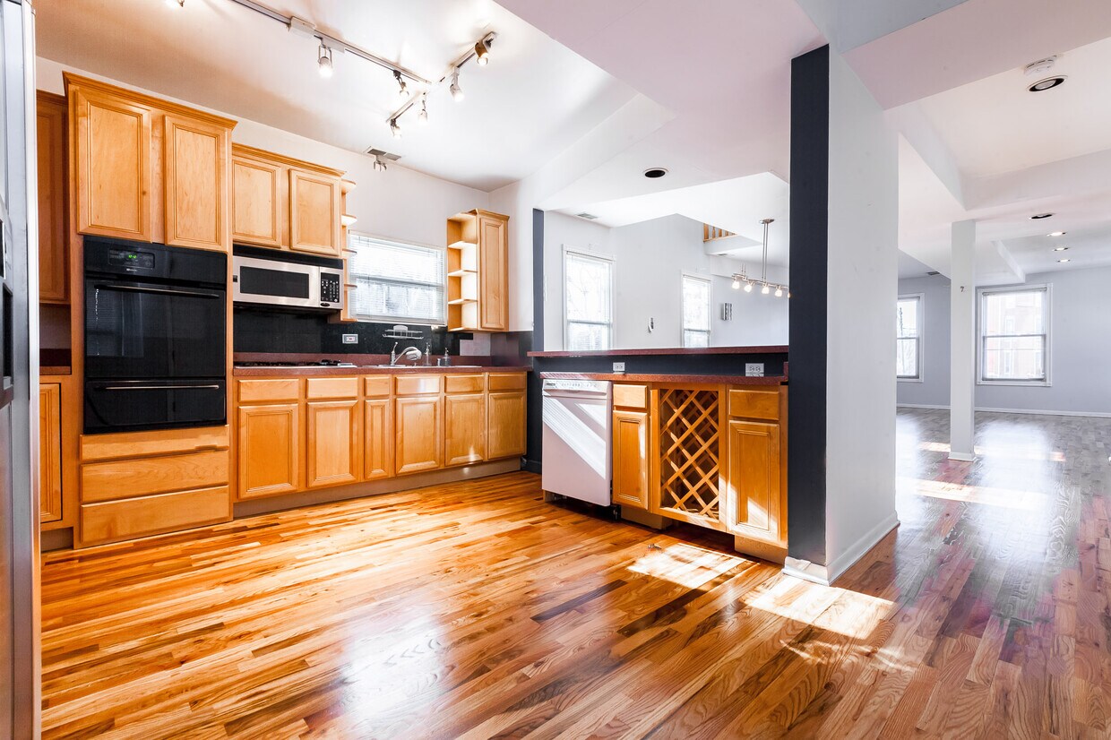 Foto principal - 1645 N Ashland Ave