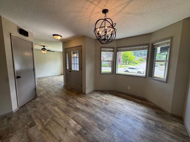 Building Photo - Updated 3 bedroom house