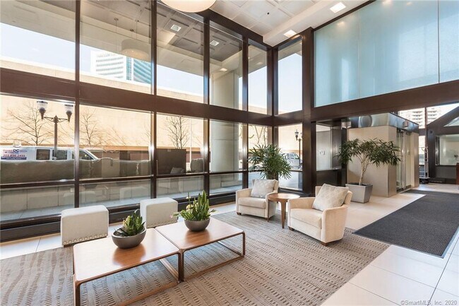 Building Photo - 127 Greyrock Pl