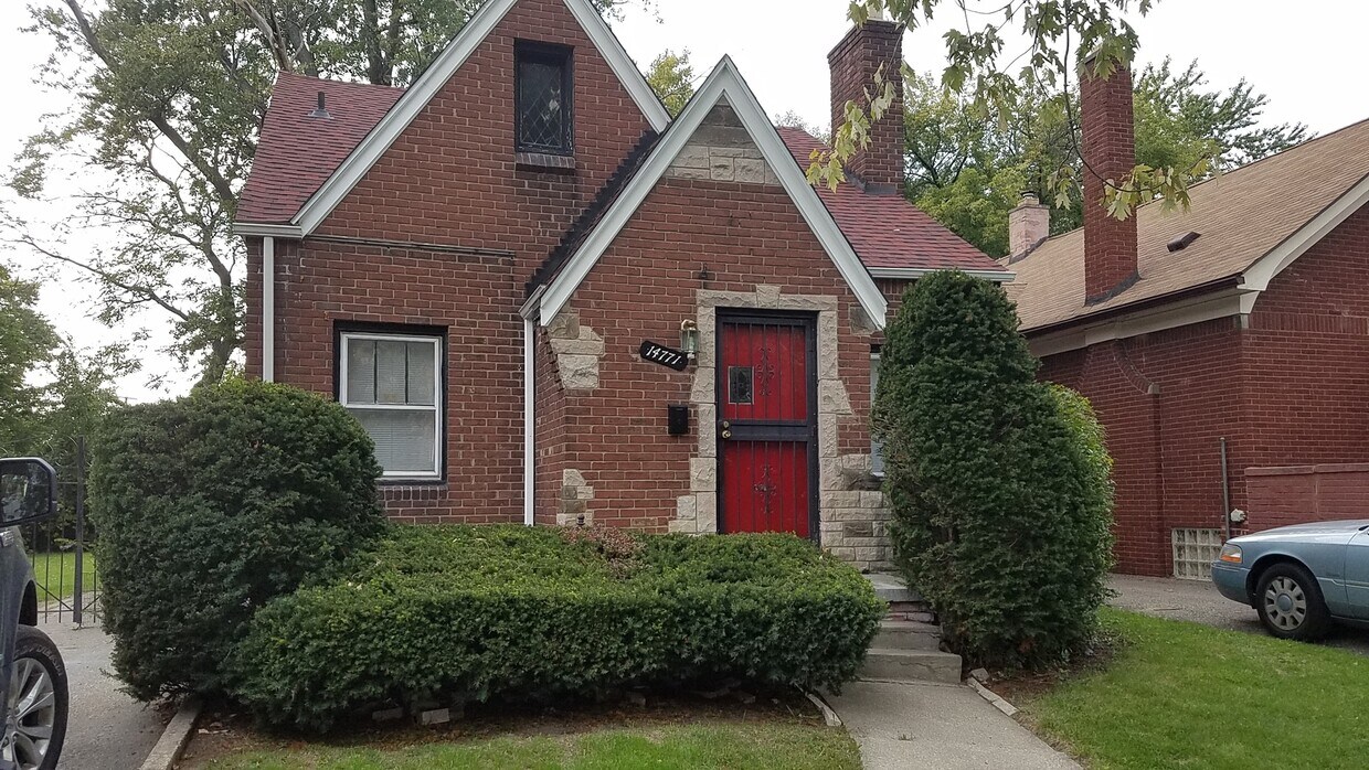 Primary Photo - *Last Minute Summer Move in Special $1500 ...