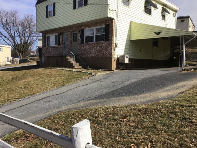 Building Photo - 3 br, 1.5 bath House - 510 ERFORD RD