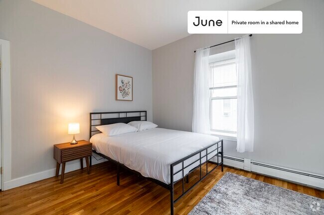Building Photo - Private bedroom in 3 bed/1 bath Home