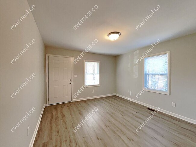 Foto del edificio - 2036 Phillips Dr SE