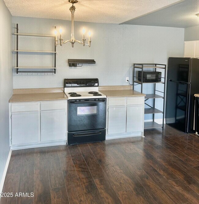 Foto del edificio - 1440 N Idaho Rd