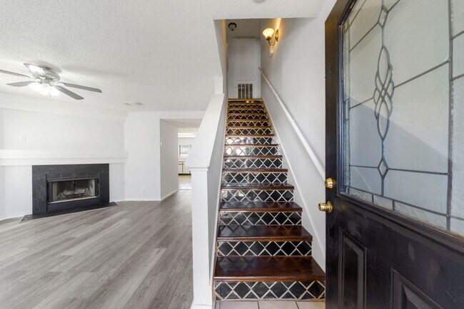 Foto del edificio - Charming Home Awaits: Spacious & Modern Li...