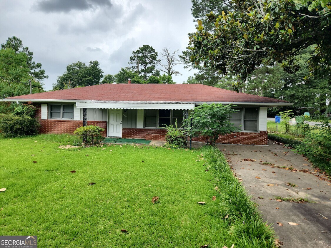 Foto principal - 4499 Childress St
