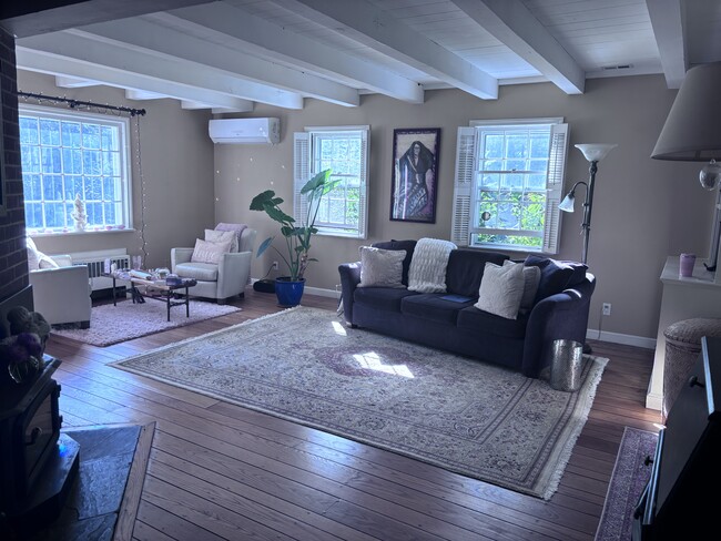 Photo - 19 Duncaster Ln House