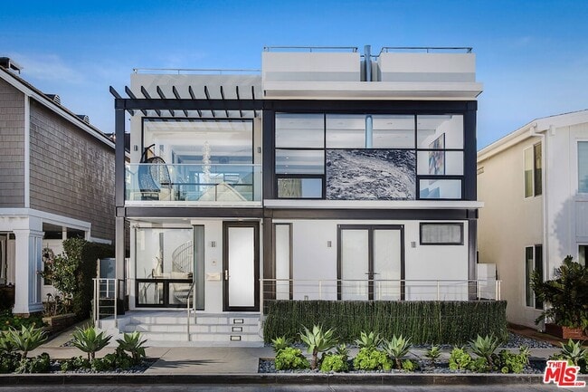Photo - 2105 E Balboa Boulevard House