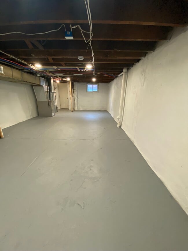 Building Photo - 1237 Edgehill Rd