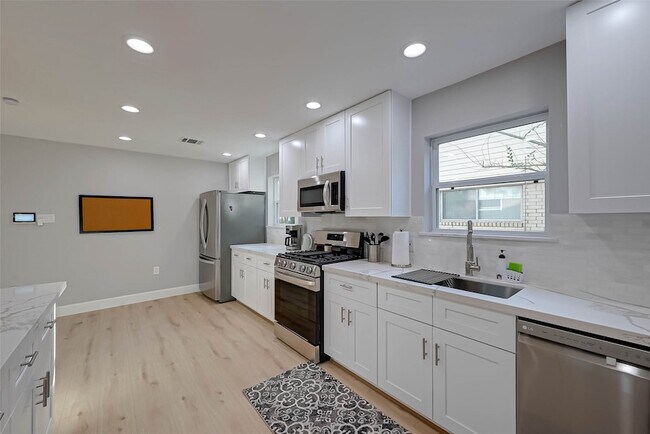 Foto del edificio - 5522 Caversham Dr