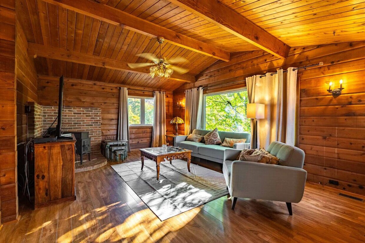 Photo principale - 707 Northumberland Heights Rd