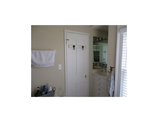 Bathroom - 5 Cross St