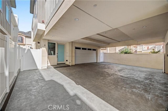 Building Photo - 2205 Marshallfield Ln