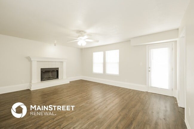 Building Photo - 910 Hereford Dr