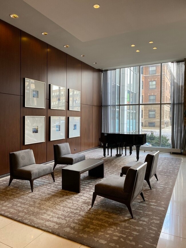 Foto del edificio - 655 W Irving Park Rd