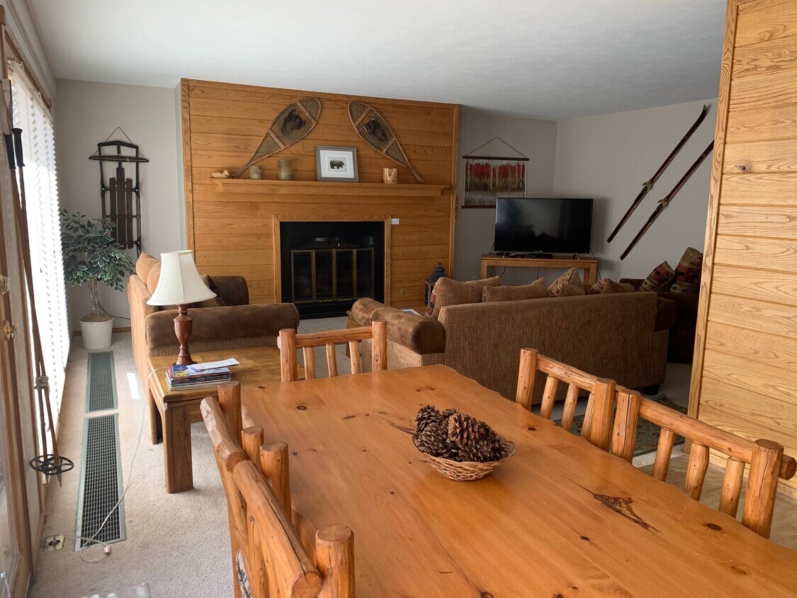View from entry of living and dining spaces. - 91200 Ryan Gulch Rd