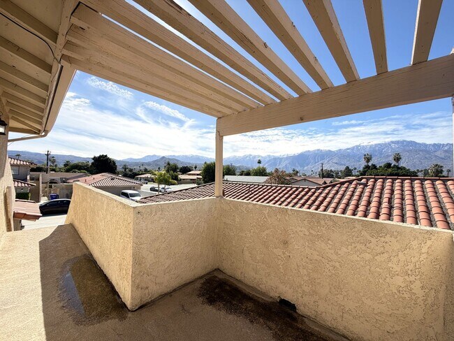 Foto del edificio - COMING SOON!! 3 Bedroom 2 Bathroom Upper Level Unit in Cathedral City!