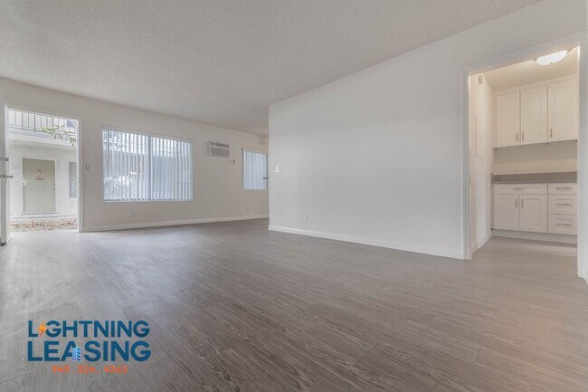 Foto del edificio - 8123 Langdon Ave