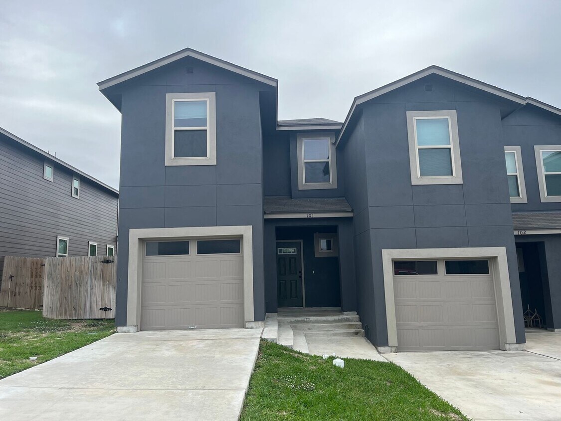 Primary Photo - 13907 Annas Way #101, San Antonio, TX. 78233