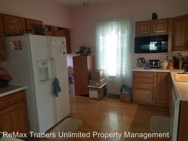 Building Photo - 4 br, 1.5 bath House - 5610 Lakeshore