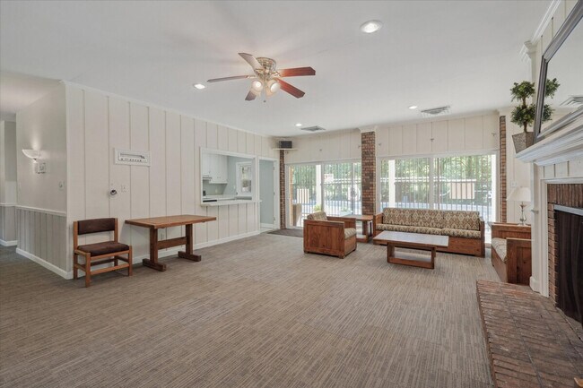 Foto del edificio - 107 Barbary Ct