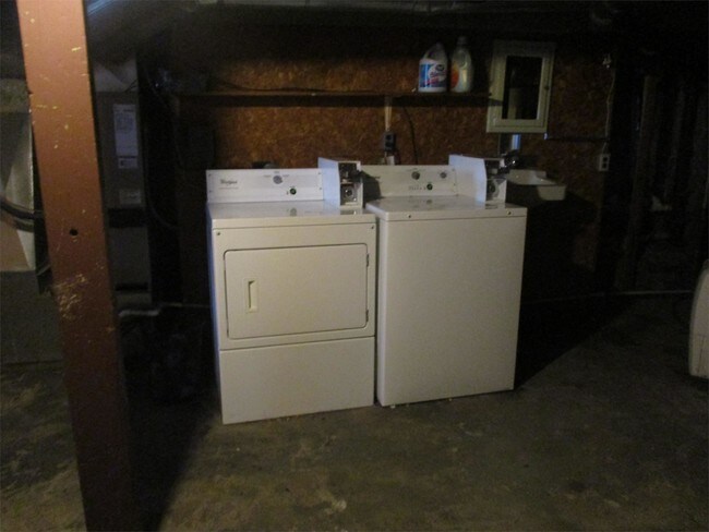 Building Photo - 415 Boone St