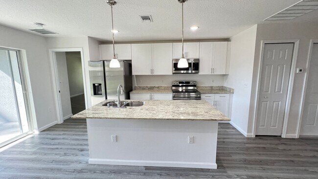 Foto del edificio - Beautiful 4 BD/2BA Home in Palm Bay!!