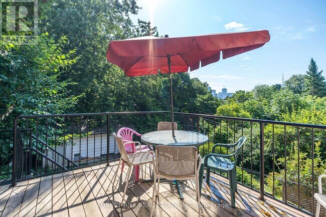 Photo du bâtiment - 211 Brunswick Ave