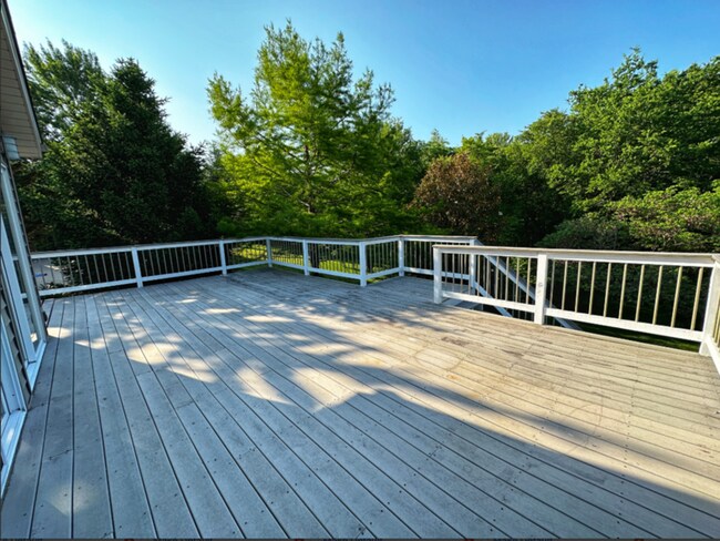 Building Photo - 1114 S Charlemagne Dr