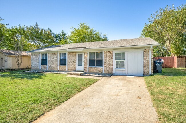 Building Photo - 509 Woodford Ln
