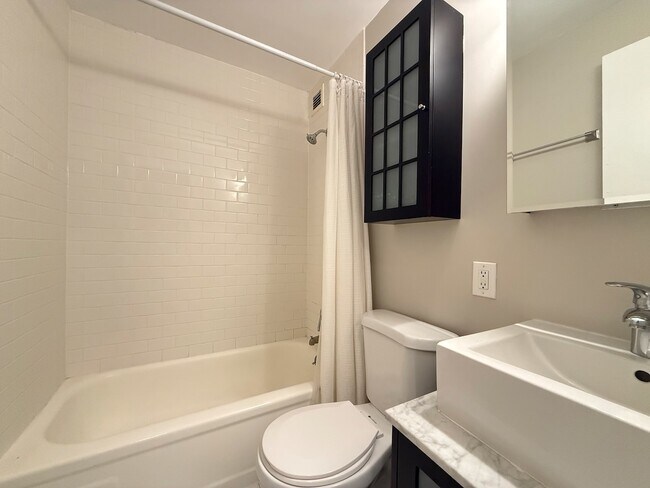 Foto del edificio - 4343 N Clarendon Ave