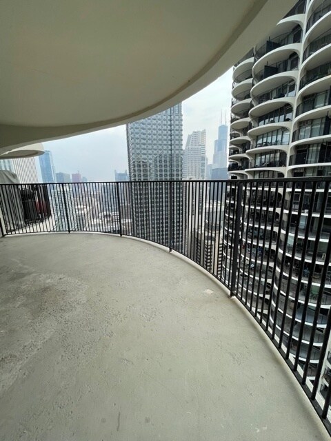 Foto del edificio - 300 N State St