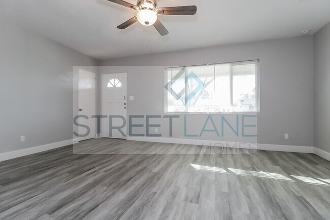 Building Photo - REDUCED!