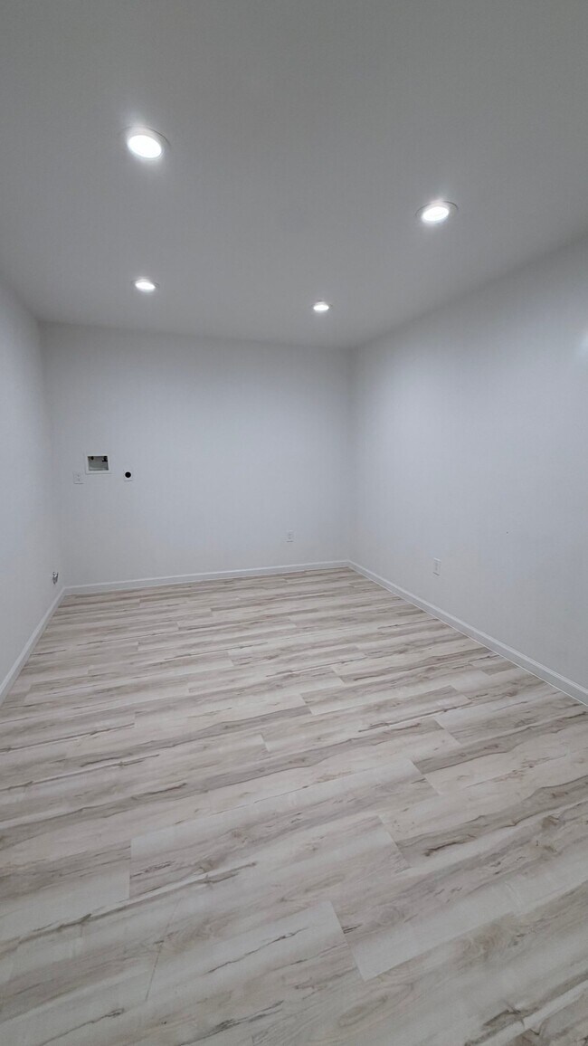 Building Photo - 3953 Paul Robinson Ct