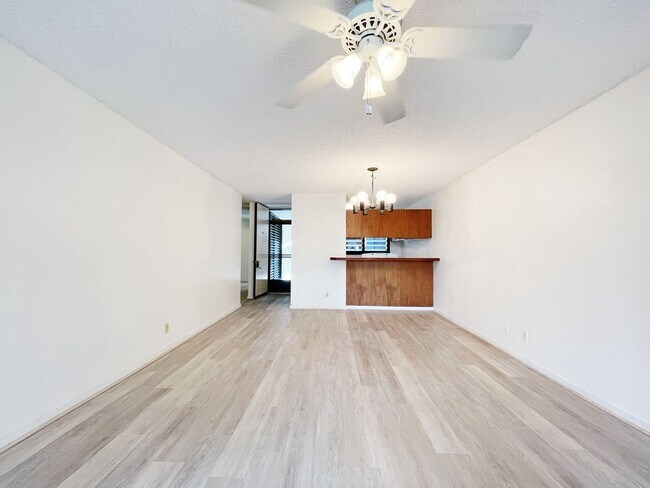 Building Photo - Great Kailua Condo 2/2/2