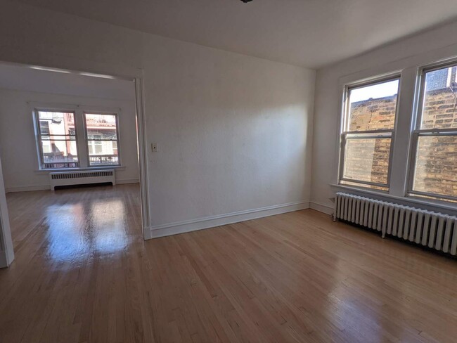 Building Photo - 5314 N Clark St